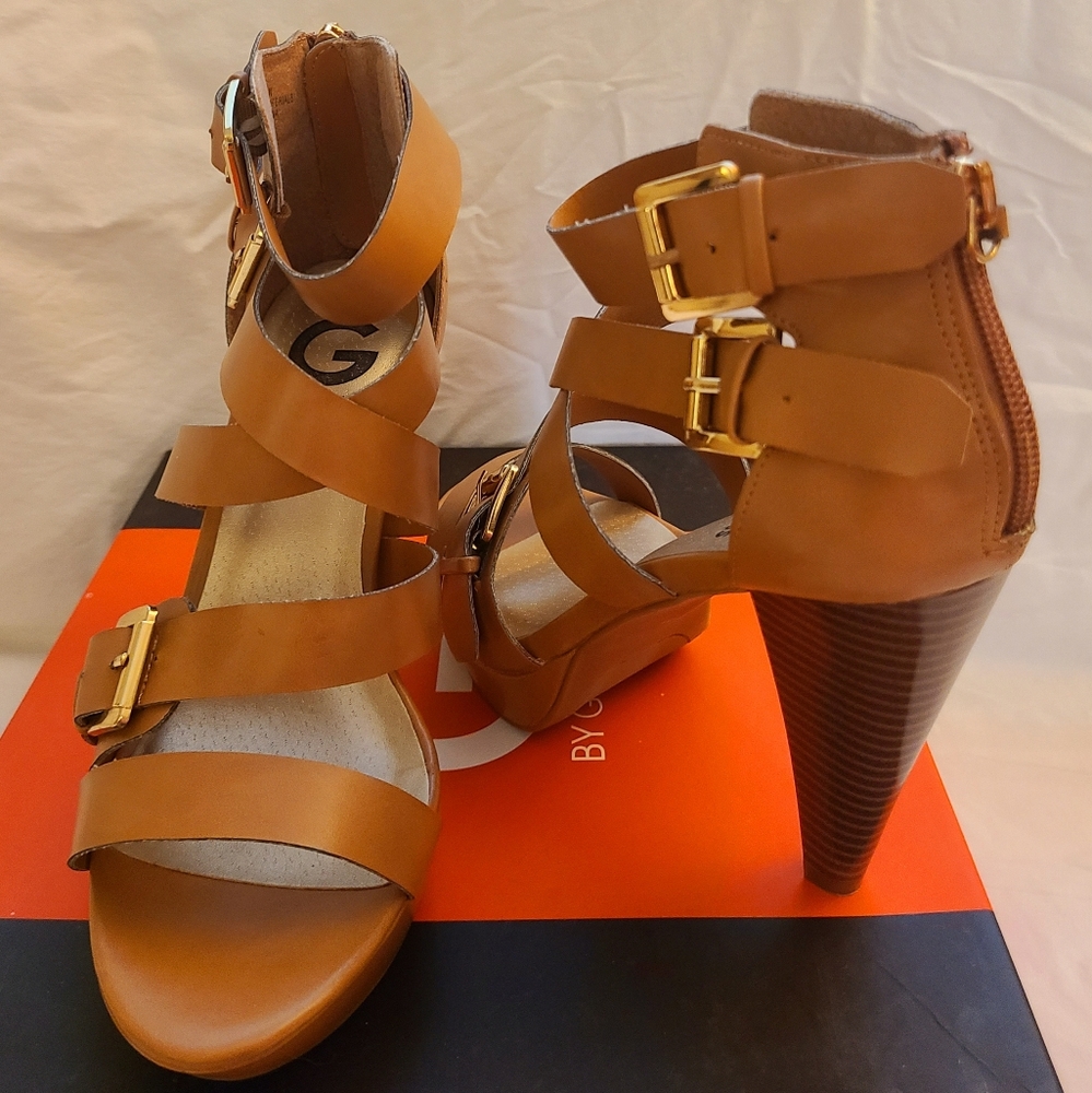 GUESS PLATFORM HEELS